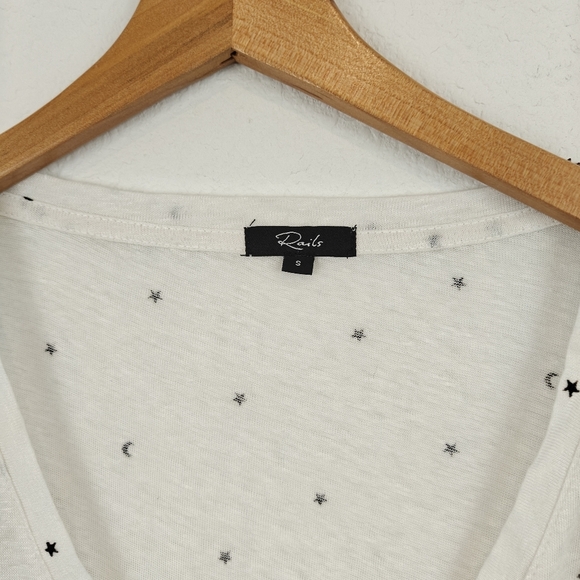 Rails Cara Stars & Moon Print V-neck Short-sleeve Tshirt Sheer Linen Blend SM - Picture 5 of 9